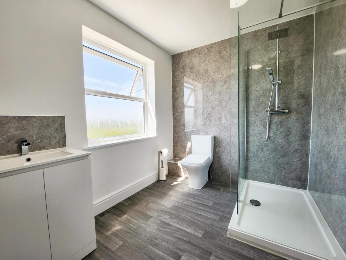 Sea View - 1 Bed Suite - Ocean Breeze - Port Eynon Buitenkant foto